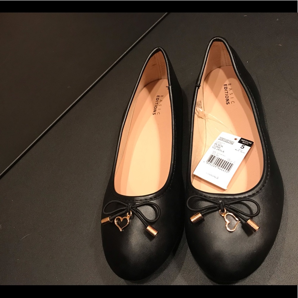 Heart Charm  Ballet Flats. NWT